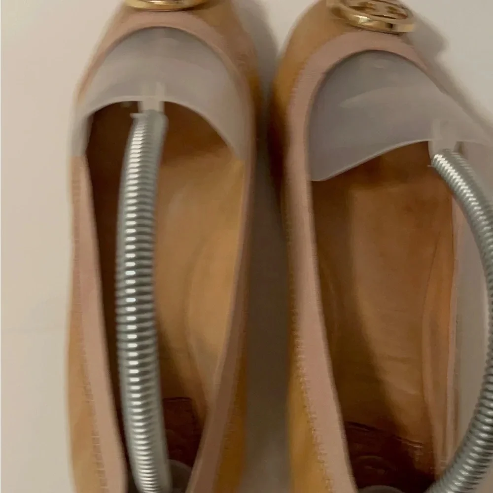 Tory burch tan color patent letter flat shoes